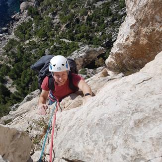 Cliff climbing in the calanques of Marseille